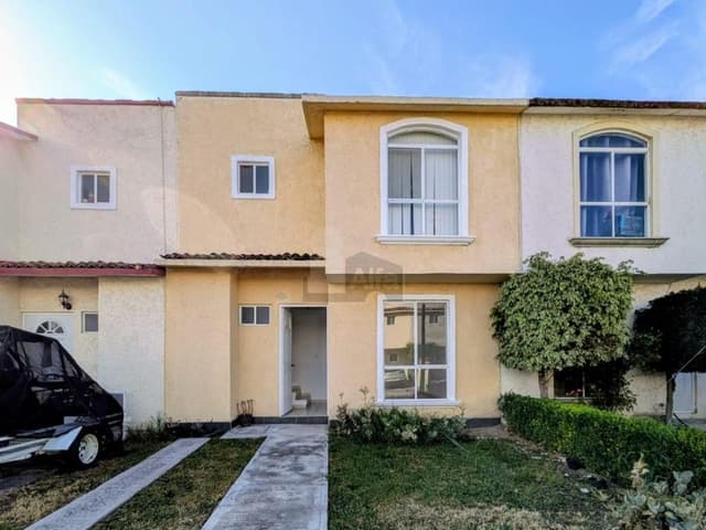 Casa en VENTA para inversión con INQUILINO DENTRO frente a Plaza Candiles, Corregidora, Querétaro