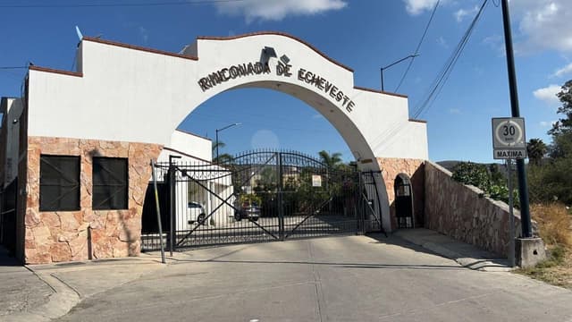 Casa en Venta en Rinconada del Echeveste León, Gto. cerca de Hilario Medina y Morelos control acceso