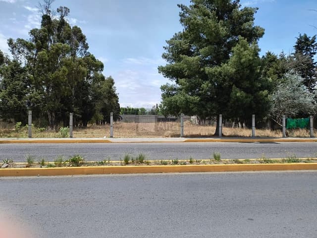 Terreno 5,312 m² con 51 m frente en Metepec
