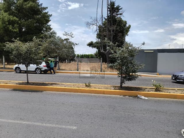 Terreno 5,312 m² con 51 m frente en Metepec