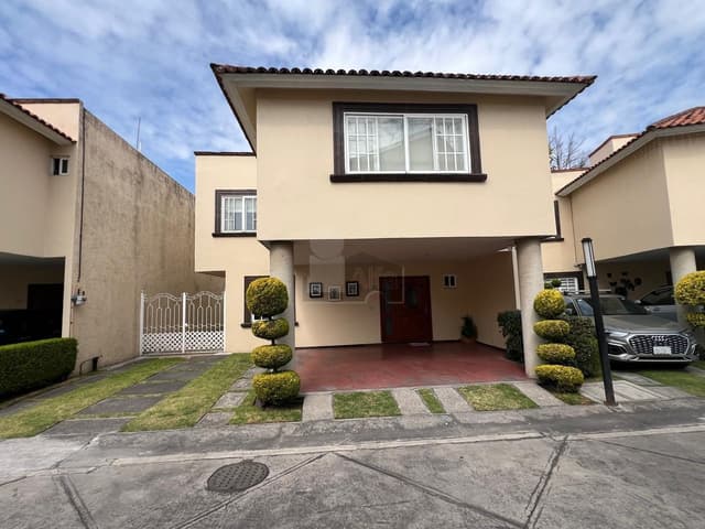 Casa en condominio en venta en San Jerónimo Chicahualco, Metepec, México