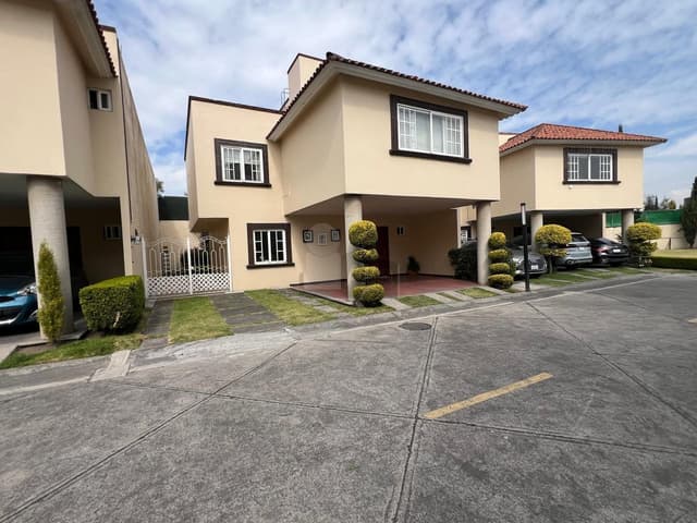 Casa en condominio en venta en San Jerónimo Chicahualco, Metepec, México