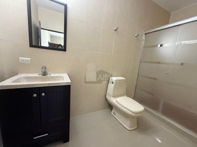 Casa en venta, Bosques de las Cumbres, Monterrey, Nuevo León. En privada y esquina