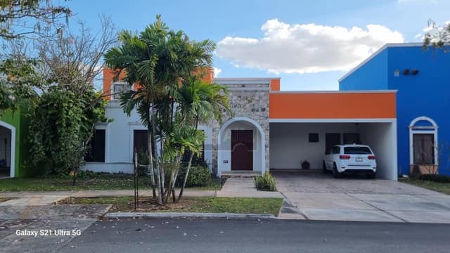 Renta de Casa amueblada en las Fincas, 3 recamaras, amplio jardin