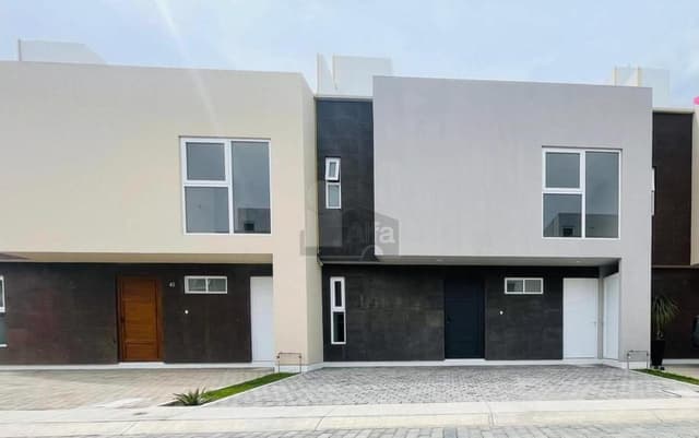 Casa nueva 3 niveles con roof en Metepec