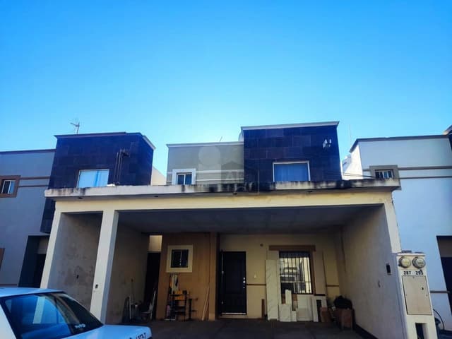 Casa en venta al sur de Saltillo en Portal de las Lomas