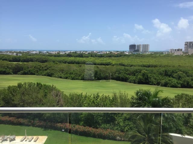 Departamento Amueblado de 4 recs y 4 baños en Residencial en Av Bonampak Cancun Quintana Roo