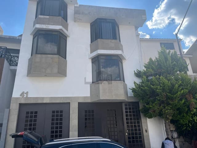 Casa en venta para remodelar en Fuentes de Satélite