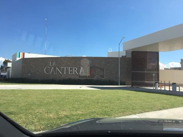 Casa en Venta en Villa de Pozos, San Luis Potosí, Privada la Cantera. En esquina con excedente