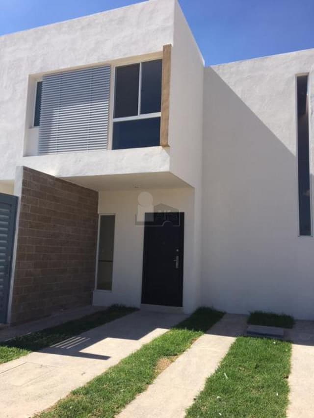 Casa en Venta en Villa de Pozos, San Luis Potosí, Privada la Cantera. En esquina con excedente