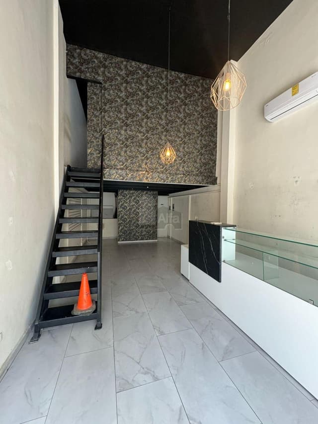 Local en renta Cumbres 5 sector, Monterrey, Nuevo León.