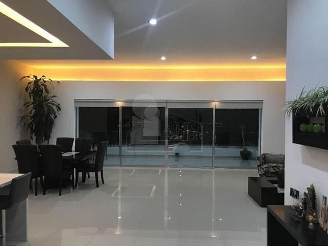 Casa de Lujo en Renta Amueblada en Cumbres del Lago Juriquilla con 4ta Recámara en Pb