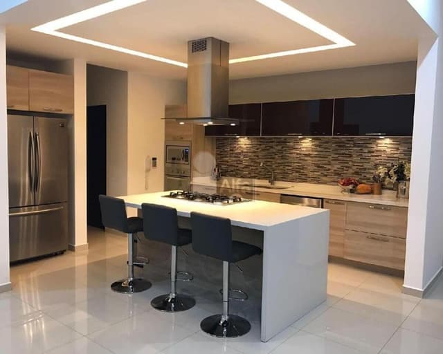 Casa de Lujo en Renta Amueblada en Cumbres del Lago Juriquilla con 4ta Recámara en Pb