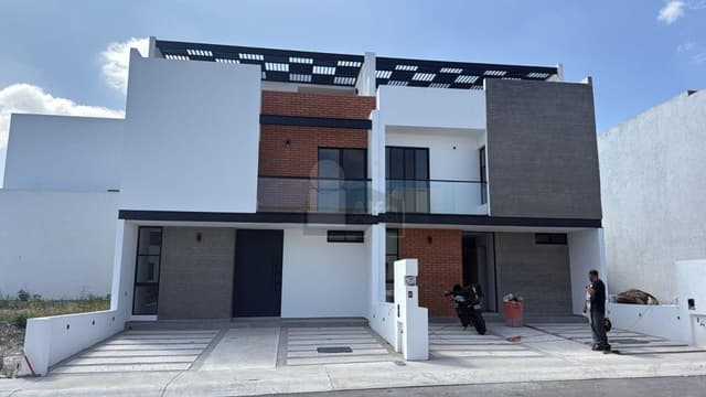Casa nueva en venta con roof garden, en Zakia