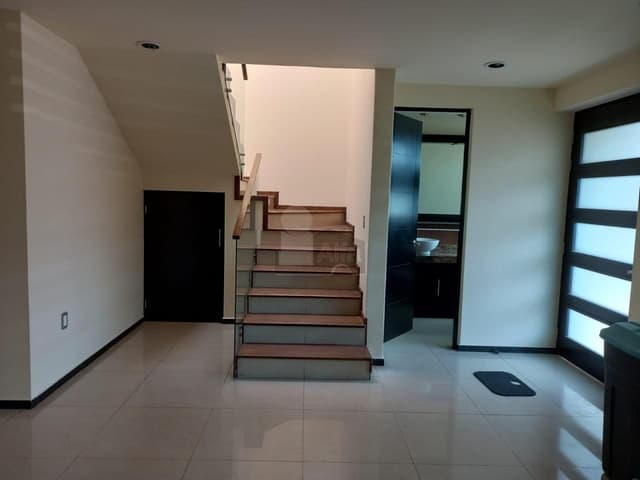 CASA EN RENTA FRAC. HDA. DE GPE. METEPEC, MEX. EXCELENTE ESTADO, MUY AMPLIA