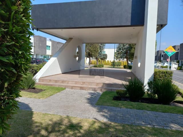 CASA EN RENTA FRAC. HDA. DE GPE. METEPEC, MEX. EXCELENTE ESTADO, MUY AMPLIA