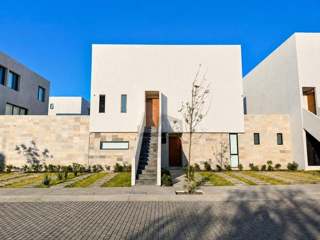 Casa Duplex en segundo piso, de CAISA, venta en Cumbres del Lago, condominio con Alberca, Juriquilla