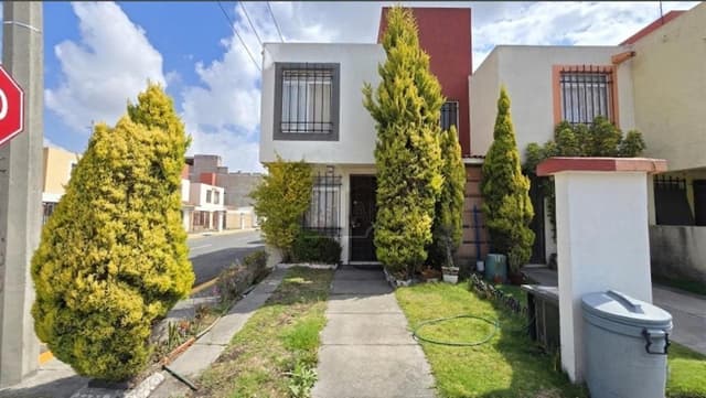 Casa en Venta en Hacienda del Valle II | 3 recámaras , cerca del parque industrial 2000