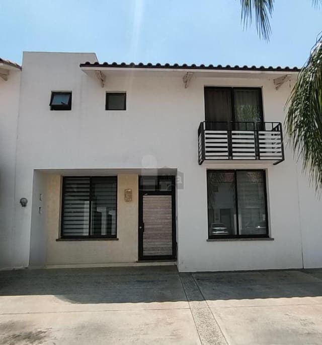 Casa en venta en Amberes Residencial con estudio y baño completo en planta baja
