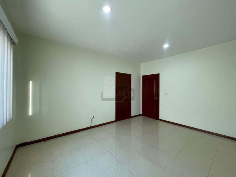 Gallery main