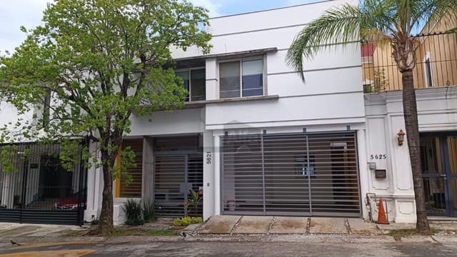 Casa sola en renta en Jardines del Paseo, Monterrey, Nuevo León