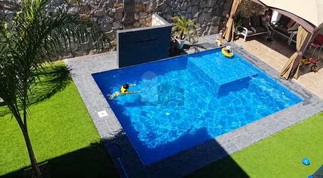 Casa con acabados de Lujo en Real de Juriquilla, con alberca propia