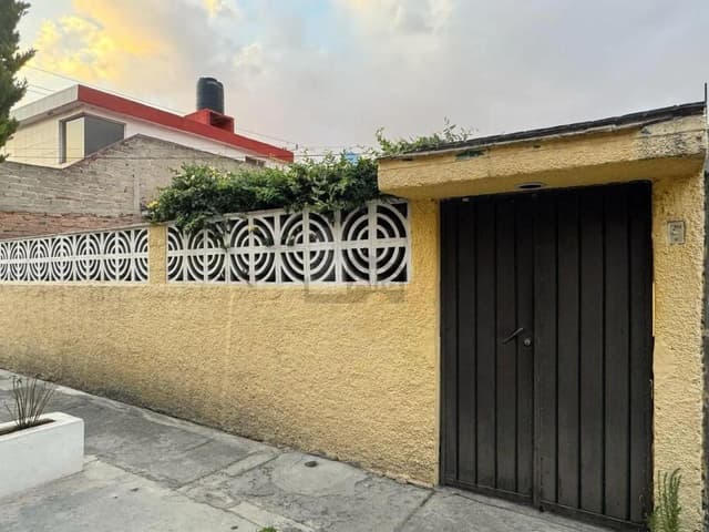 Casa de 1 planta en la Colonia Pilares, Metepec Estado de México