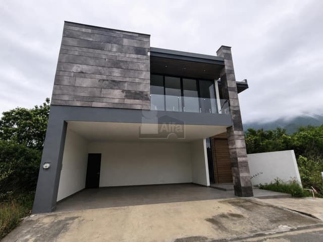 Casa en venta Yerbaniz, Santiago, Nuevo León.