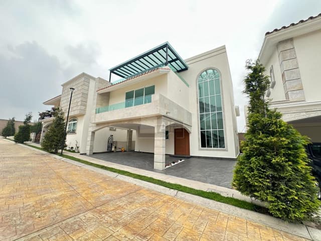 Casa de 5 recámaras en venta, ubicada en Gran Quinta Luxury Residencial Metepec