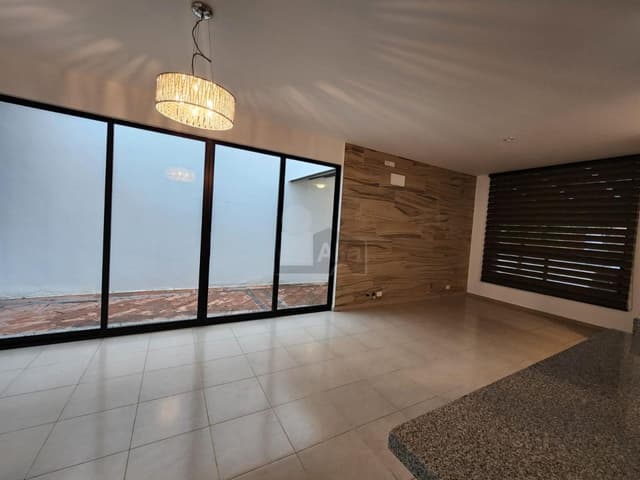 Casa en Venta en Punta del Este, cerca de las Torres y  Blvd. Jorge Vértiz Campero, Ibero C58 Subiré