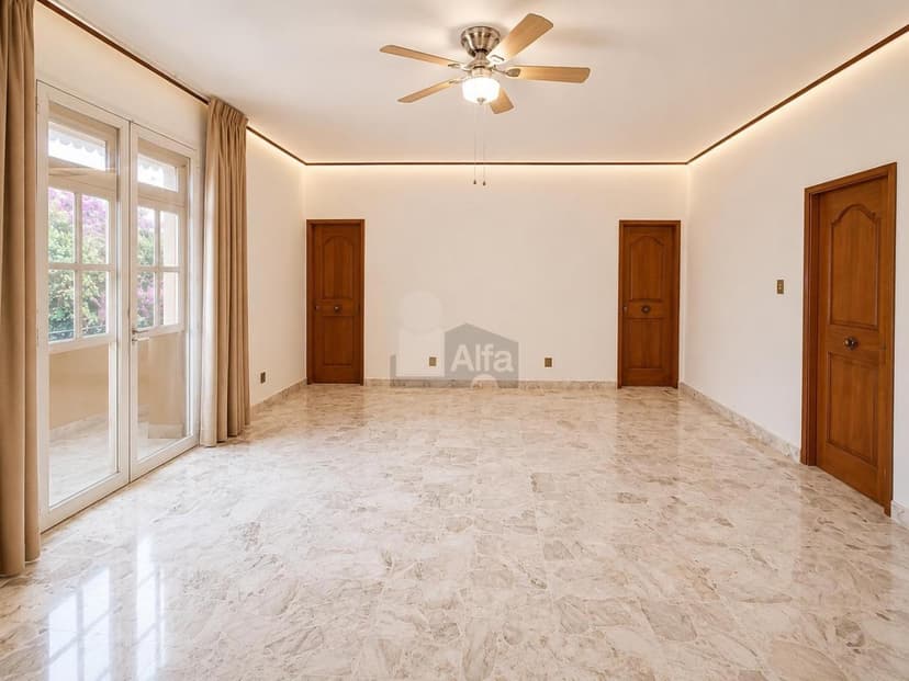 Gallery main
