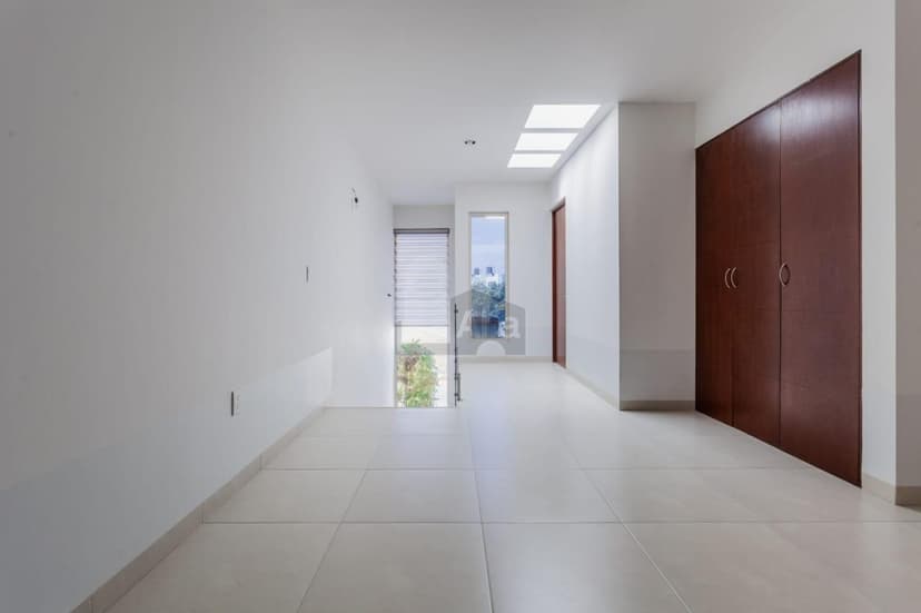 Gallery main