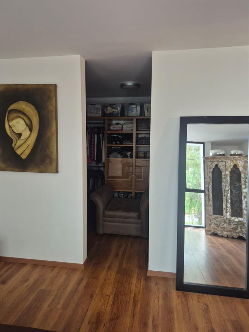 Gallery main