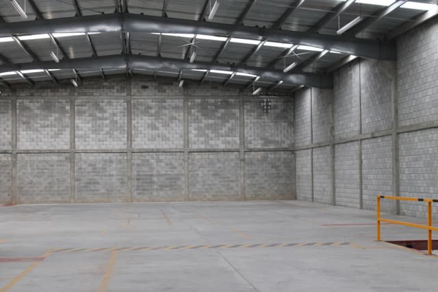 Bodega - Comercial en Renta - 5