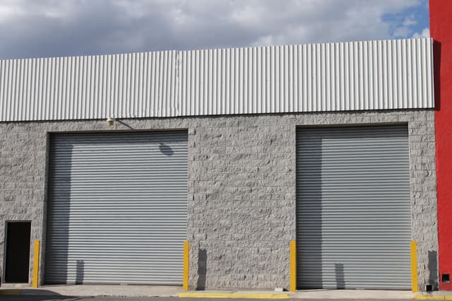 Bodega - Comercial en Renta - 5