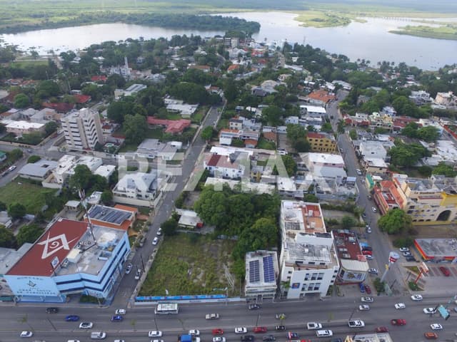 ESQUINA COMERCIAL EN RENTA UBICADA SOBRE AVENIDA HIDALGO, TAMPICO, TAMAULIPAS.