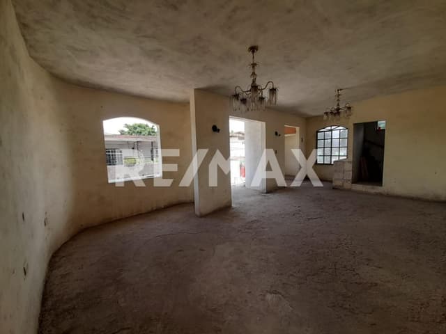 CASA CON DEPARTAMENTOS EN VENTA, Altamira Tamps.