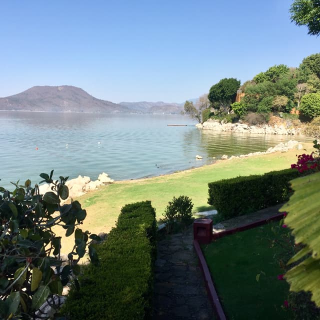 Residencia en Venta con acceso al Lago 