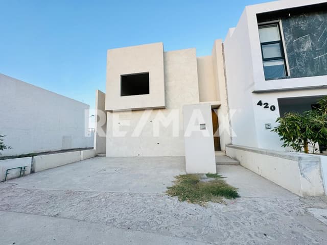 CASA EN VENTA EN CERRADA CIRUELOS, RESID- ALTOZANO. GÓMEZ PALACIO, DGO.