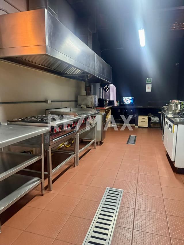 LOCAL PARA RESTAURANTE RENTA PLANTA BAJA LA RESERVA EL CAMPANARIO QUERETARO