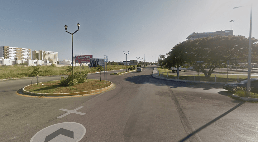 Terreno en renta de 970 m2 frente a plaza Galerías Mérida, Yucatán