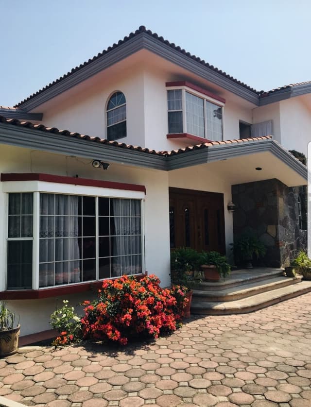 CASA EN VENTA DE LUJO CON TERRENO MUY AMPLIO