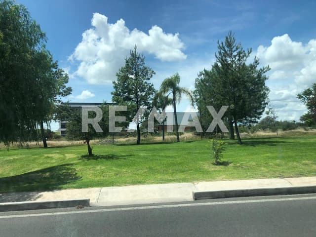 TERRENO COMERCIAL EN VENTA CIUDAD MADERAS QUERETARO OPORTUNIDAD 