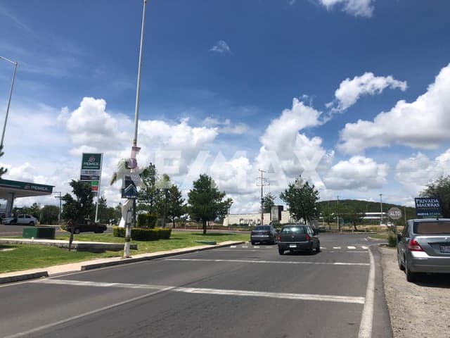 TERRENO COMERCIAL EN VENTA CIUDAD MADERAS QUERETARO 