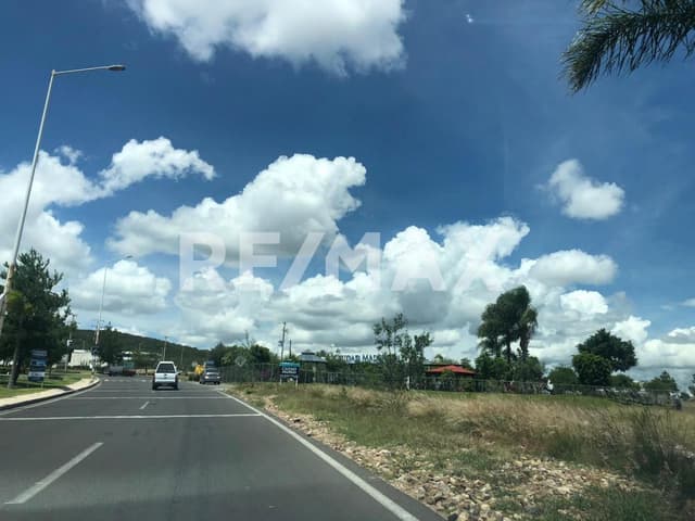 TERRENO COMERCIAL EN VENTA CIUDAD MADERAS QUERETARO 