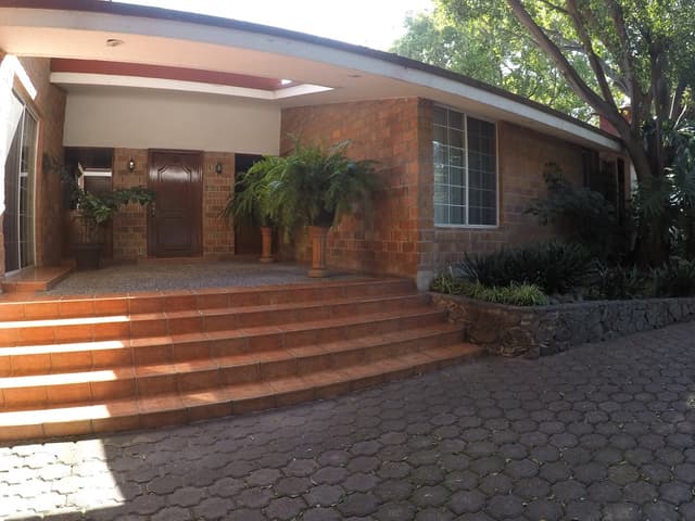 VENTA CASA PRIVADA 16 DE SEPTIEMBRE DE LUJO UBICADISIMA