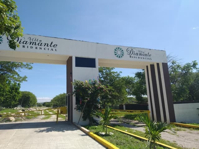 Se vende terreno en Fracc. Villa Diamante, Precio especial solo agosto espec