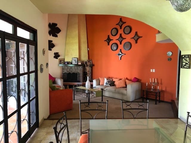 Preciosa casa en Fracc  Privado