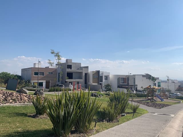 CASA EN VENTA LOMAS DE JURIQUILLA QUERETARO RCV201125-VM