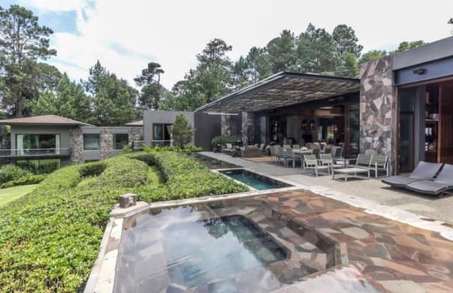 Residencia en Renta en Rancho San Ramon Valle de Bravo EL PRECIO DE  RENTA ES POR DIA  ( 483404 )